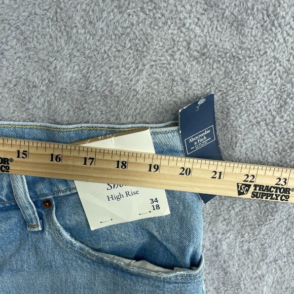 NEW Abercrombie & Fitch Women's 18 Curve Love 4" High Rise Mom Shorts Light Wash - Picture 5 of 12